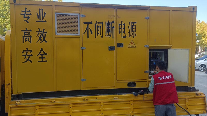 石柱柴油发电机组和UPS电源配合使用时，如何避免切换过程中的电力中断？